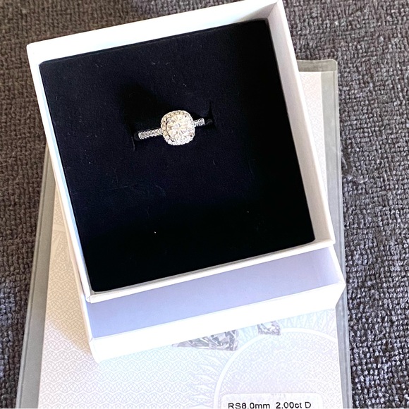 Boutique Jewelry - 2 ct Mossanite Halo Set .925 sterling silver ring with GRA certificate